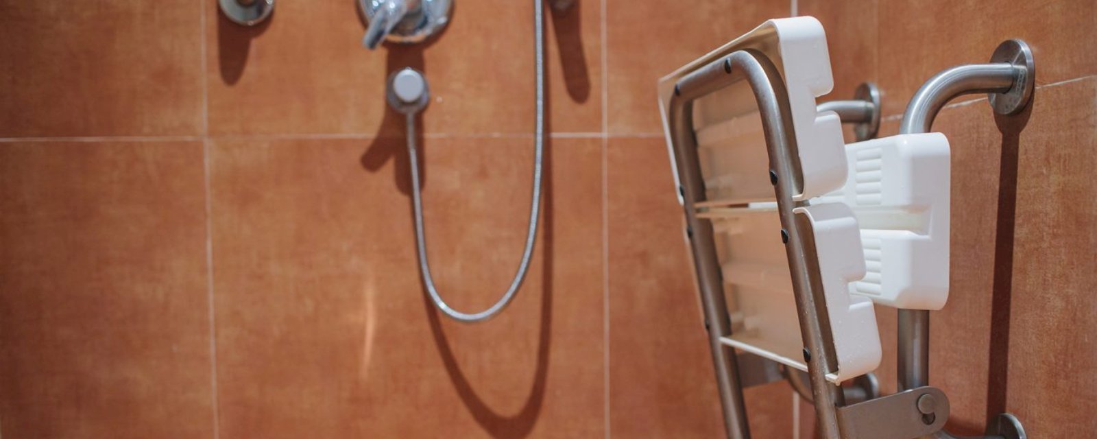 Quels sont les accessoires pour une douche sécurisée senior ?