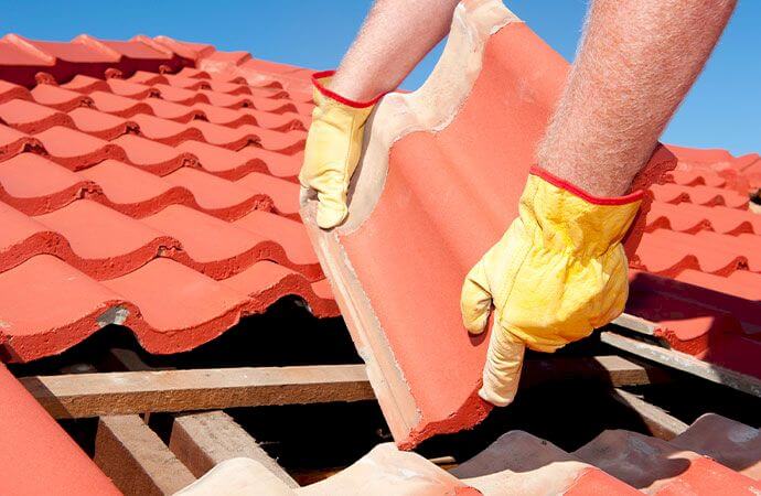 Combien de temps pour refaire une toiture sans tout exposer aux intempéries ?