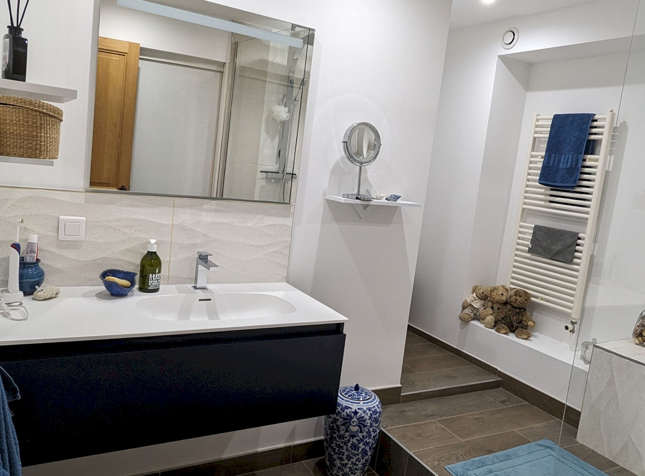 Rénovation complète d’une salle de bains de 8m2 à la Balme-de-Sillingy - Avenir Rénovations