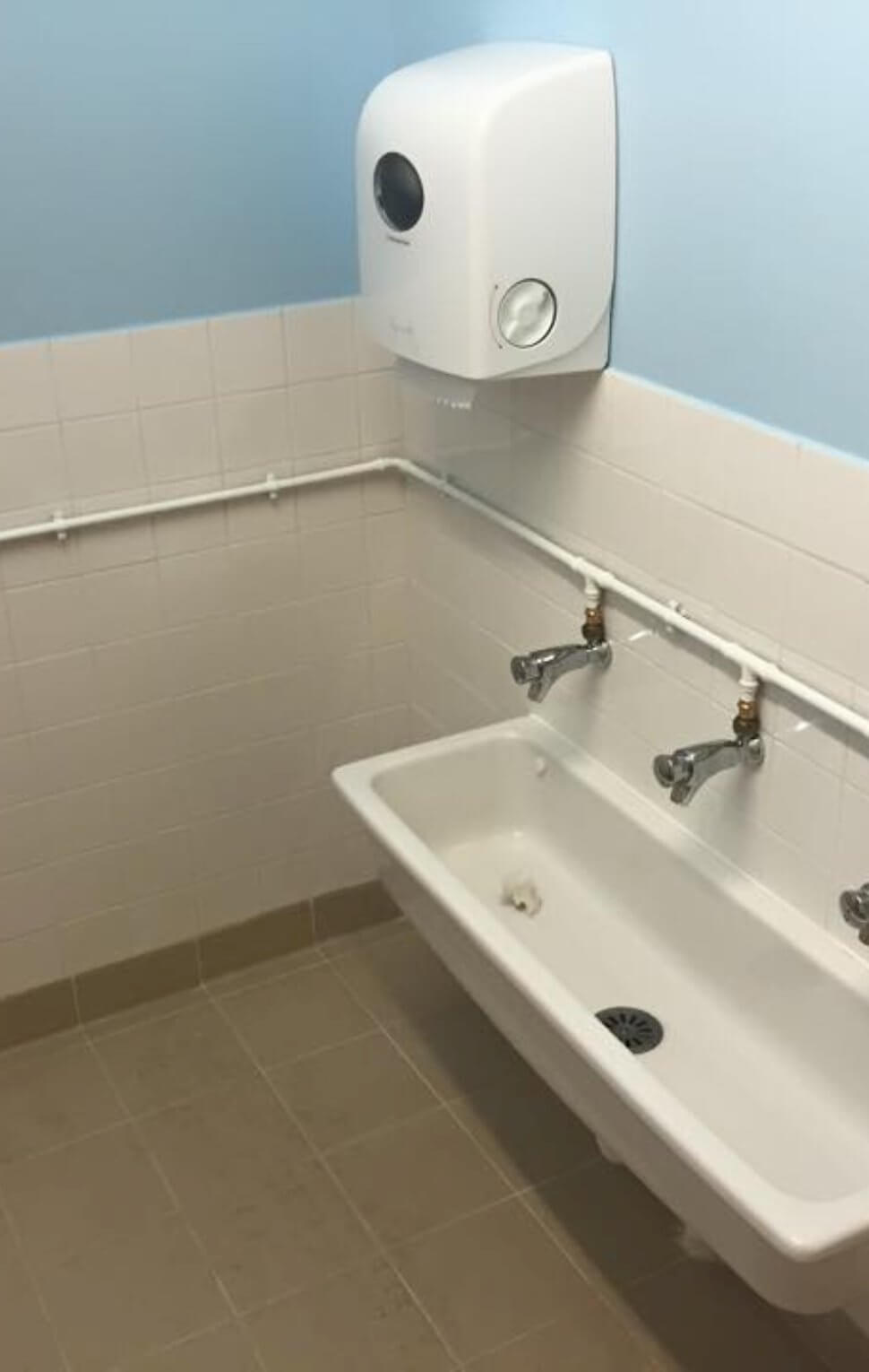 Rénovation toilettes école à Lésigny (77) - Avenir Rénovations