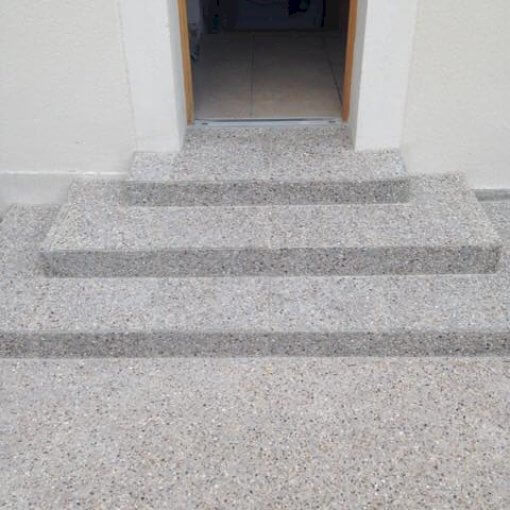 Aménagement d’escalier en dalle gravillonnée à Joinville-le-Pont (94) - Avenir Rénovations