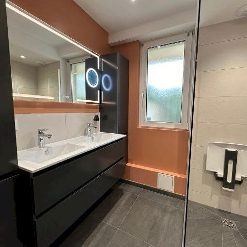 Rénovation d’une salle de bains PMR à Ostwald (67) - Avenir Rénovations