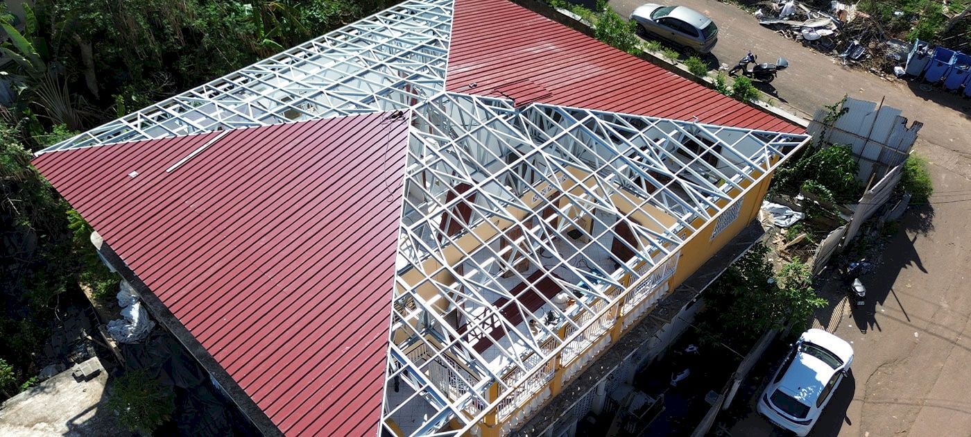 Réparation de toiture après cyclone à Mayotte